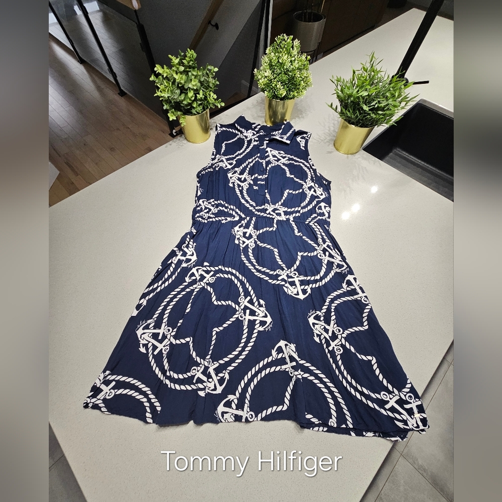 TOMMY HILFIGER Jolie robe midi bleu foncée aux motifs nautiques